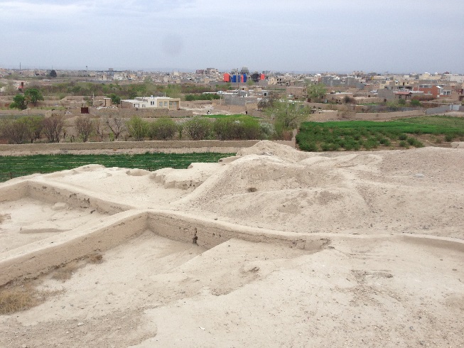 بناهای تاریخی بر فراز تپه سیلک کاشان  لایه های مختلف تمدن هشت هزار ساله سیلک